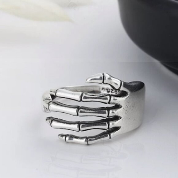 STERLING SILVER SKULL SKELETON FINGER AND HAND DIESIGN RING - Picture 7 of 7